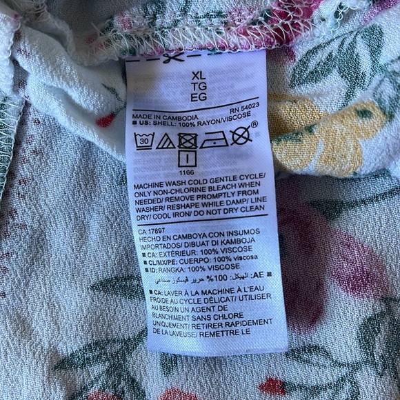 Old Navy floral sleeveless blouse XL 🌸🌼💐 - Picture 5 of 5